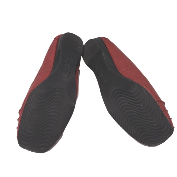 Yuu women's Franca slip on low heel wedge casual loafer red shoes size 7.5M - Picture 5 of 10